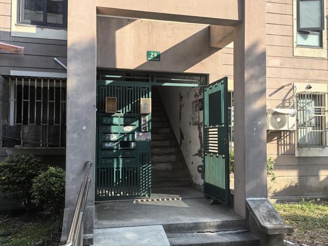 政府早年统一改造实事工程该如何“善后”凯时尊龙浦东多个小区门禁同时瘫痪又是(图2)