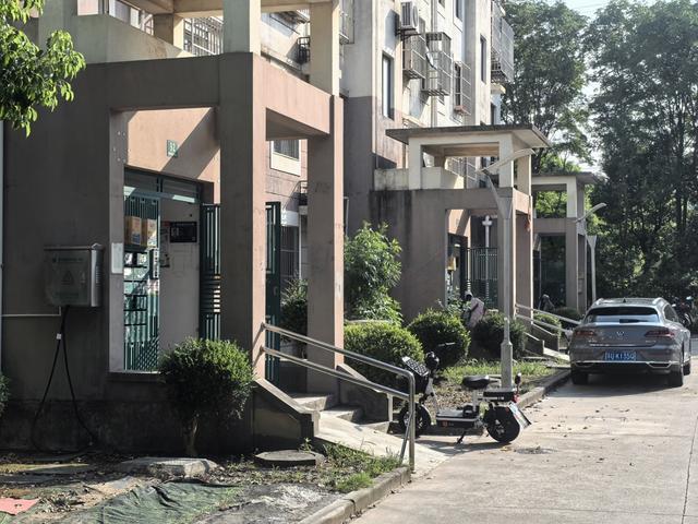 政府早年统一改造实事工程该如何“善后”凯时尊龙浦东多个小区门禁同时瘫痪又是(图4)